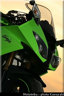 kawasaki_zx10r_2008_0152.jpg