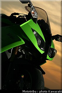 kawasaki_zx10r_2008_0153.jpg