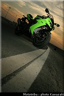 kawasaki_zx10r_2008_0154.jpg
