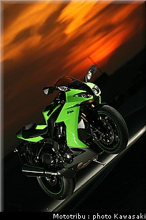 kawasaki_zx10r_2008_0157.jpg