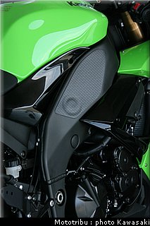 kawasaki_zx10r_2008_0185.jpg