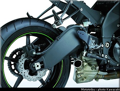 kawasaki_zx10r_2008_0207.jpg