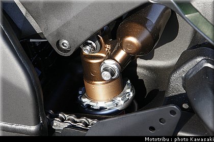 kawasaki_zx10r_2008_0212.jpg