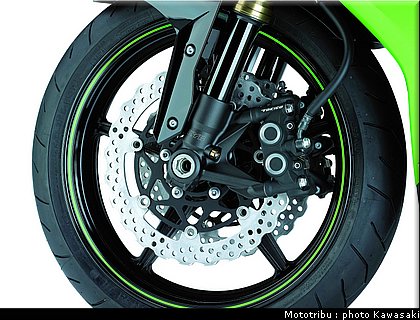 kawasaki_zx10r_2008_0219.jpg