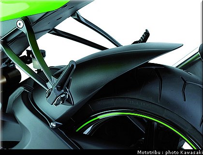 kawasaki_zx10r_2008_0220.jpg