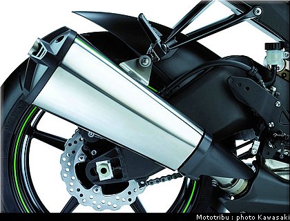 kawasaki_zx10r_2008_0223.jpg