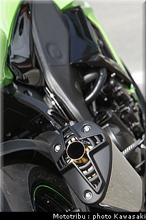 kawasaki_zx10r_2008_0225.jpg