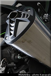 kawasaki_zx10r_2008_0229.jpg