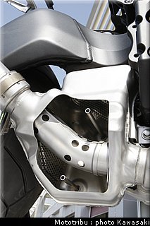 kawasaki_zx10r_2008_0230.jpg