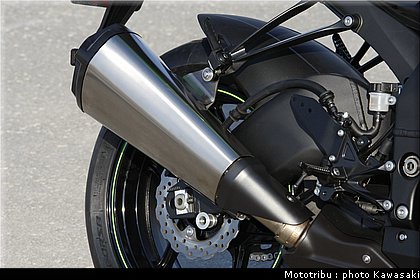 kawasaki_zx10r_2008_0232.jpg