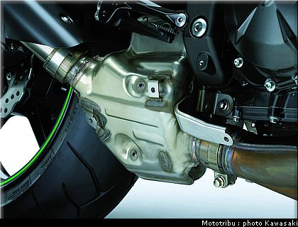 kawasaki_zx10r_2008_0237.jpg