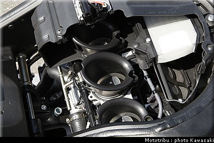 kawasaki_zx10r_2008_0240.jpg