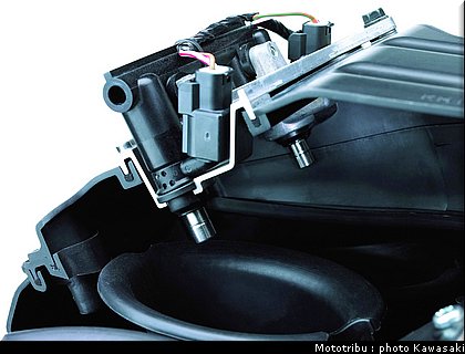 kawasaki_zx10r_2008_0241.jpg