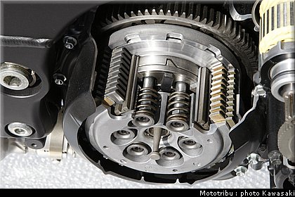 kawasaki_zx10r_2008_0243.jpg