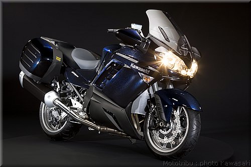 kawasaki_1400gtr_2_2009.jpg