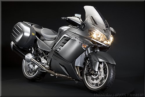 kawasaki_1400gtr_3_2009.jpg