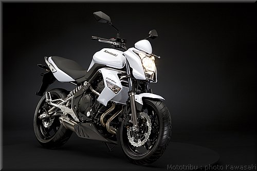 kawasaki_er6n_5_2009.jpg