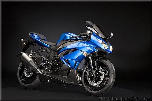 kawasaki_zx6r_2009_1.jpg