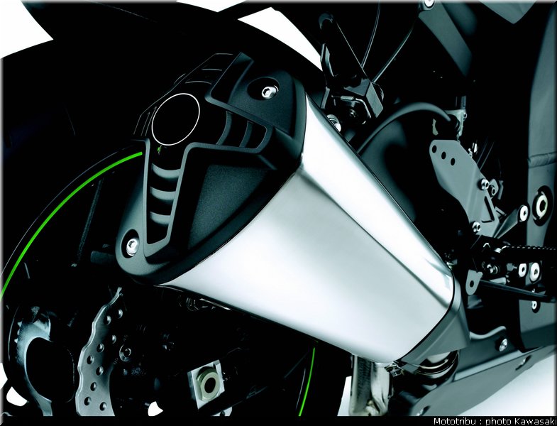 kawasaki_zx10r_2009_015