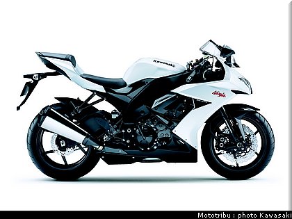 kawasaki_zx10r_2009_006.jpg