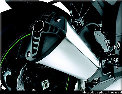 kawasaki_zx10r_2009_015.jpg