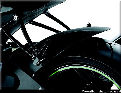 kawasaki_zx10r_2009_019.jpg