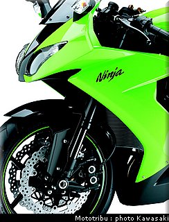 kawasaki_zx10r_2009_022.jpg