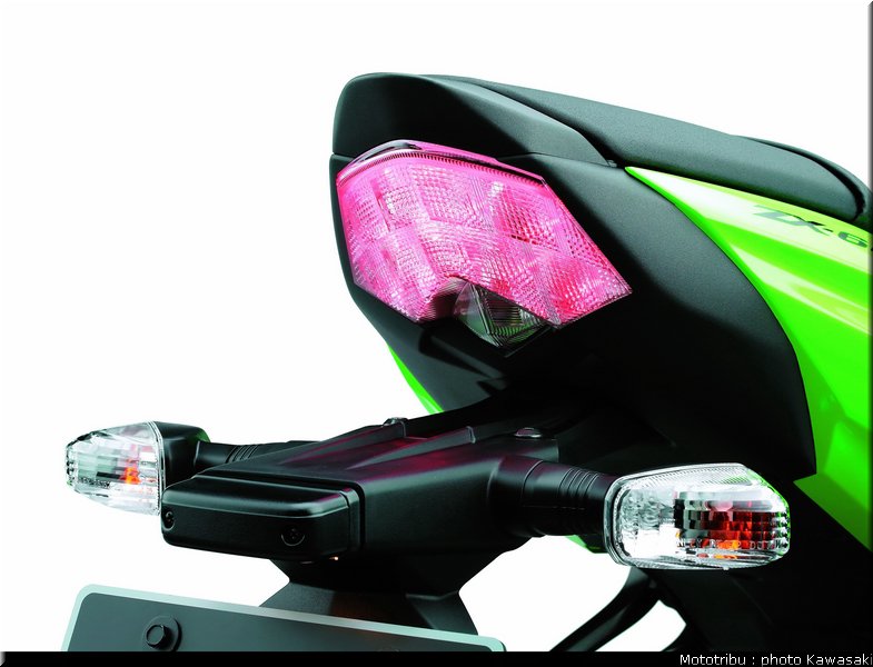 kawasaki_zx6r_2009_037