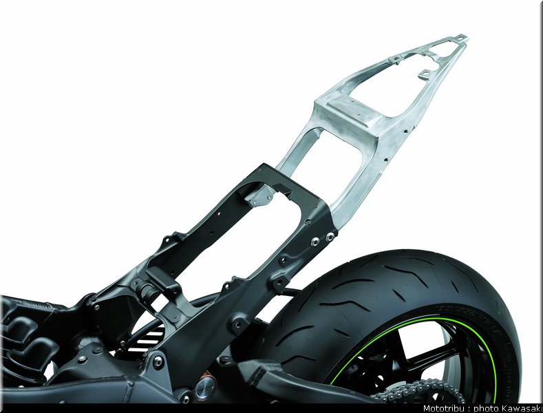kawasaki_zx6r_2009_048