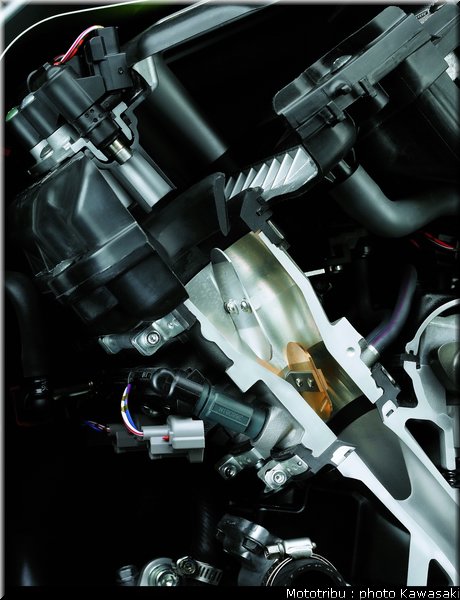 kawasaki_zx6r_2009_058