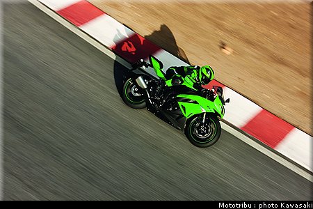 kawasaki_zx6r_2009_001.jpg