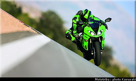 kawasaki_zx6r_2009_002.jpg