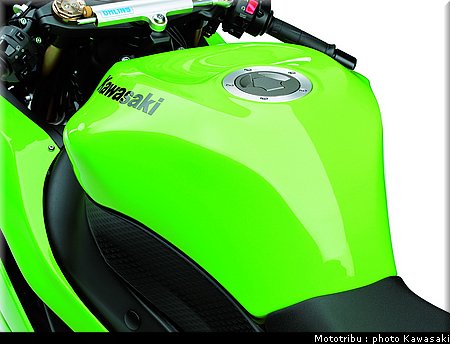 kawasaki_zx6r_2009_030.jpg