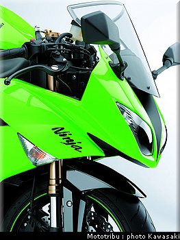 kawasaki_zx6r_2009_040.jpg