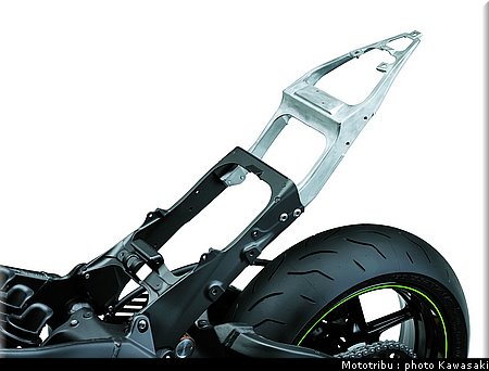 kawasaki_zx6r_2009_048.jpg
