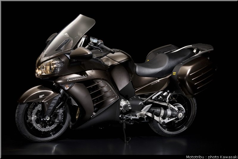 kawasaki_1400_gtr_2010_2