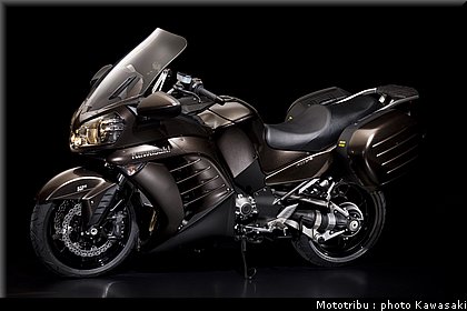 kawasaki_1400_gtr_2010_2.jpg
