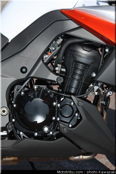 kawasaki_z1000_2010_0068