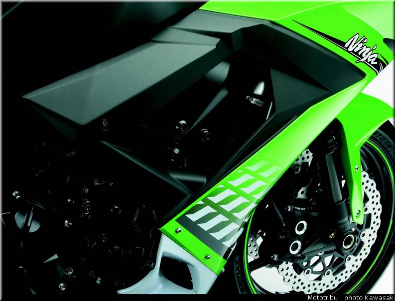 kawasaki_zx10r_2010_011