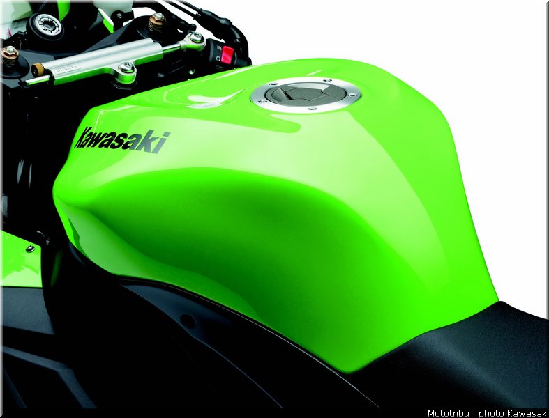 kawasaki_zx10r_2010_012