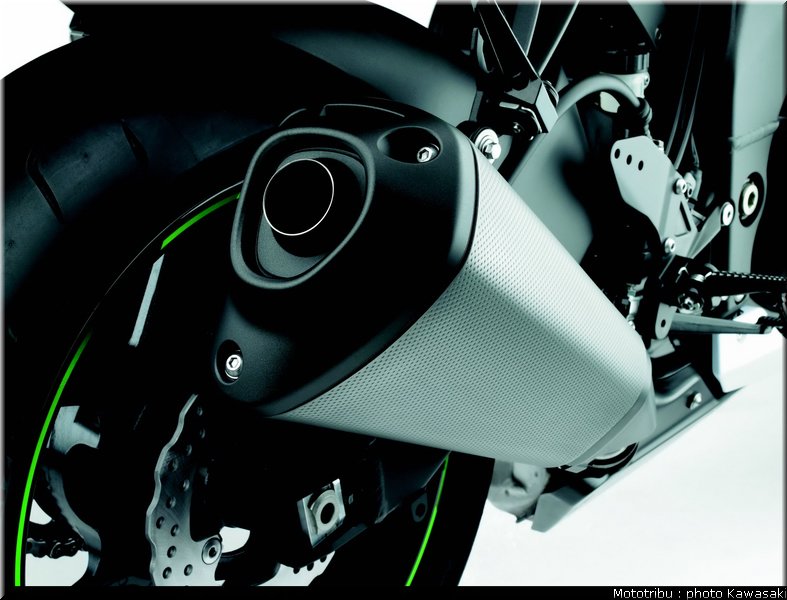 kawasaki_zx10r_2010_013