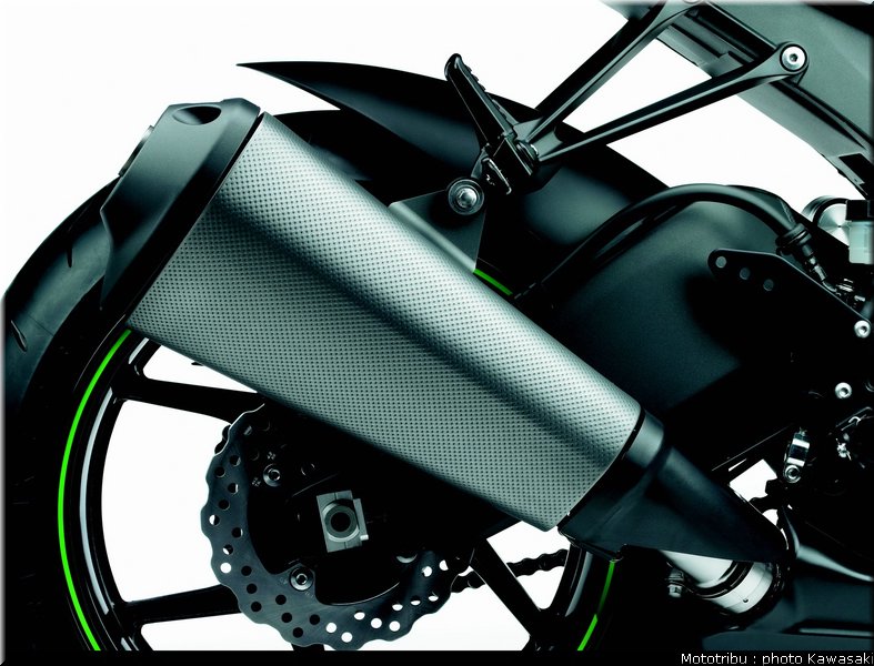 kawasaki_zx10r_2010_014