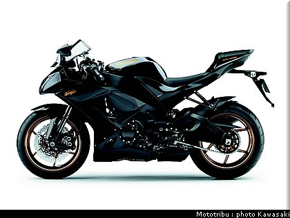 kawasaki_zx10r_2010_008.jpg