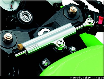 kawasaki_zx10r_2010_010.jpg