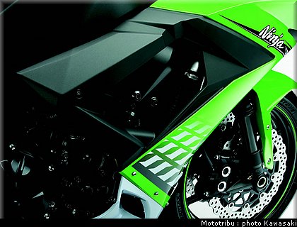 kawasaki_zx10r_2010_011.jpg
