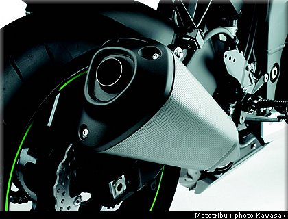 kawasaki_zx10r_2010_013.jpg