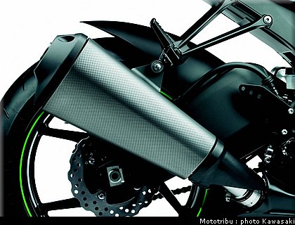 kawasaki_zx10r_2010_014.jpg