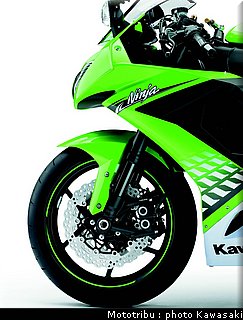 kawasaki_zx10r_2010_015.jpg