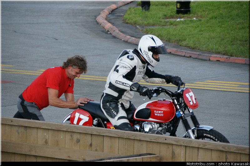 kawasaki_coupe_w800_gentlemen_2011_085
