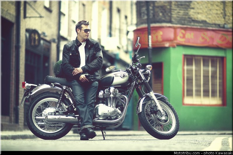 kawasaki_2012_w800_003